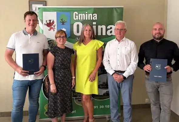 Gmina Osina podpisała umowy na przebudowę dróg w Osinie