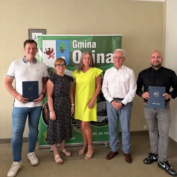 Gmina Osina podpisała umowy na przebudowę dróg w Osinie