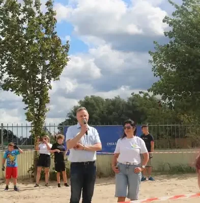 Kopanie skarbów na plaży w Stepnicy – wakacyjna przygoda z Enea