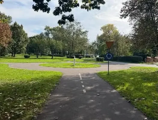 Nowogard: Zderzenie dwóch rowerzystów na Placu Szarych Szeregów. Policja szuka świadków
